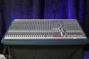 SOUNDCRAFT K3 8 BUS MIXING DESK