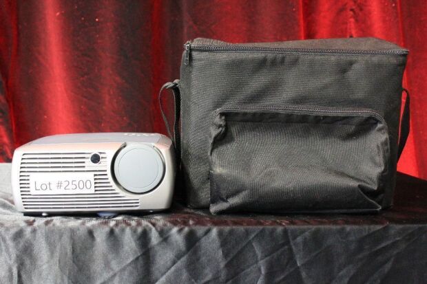 INFOCUS X1 DLP SVGA HOME THEATRE PROJECTOR (S-Video/VGA ONLY)