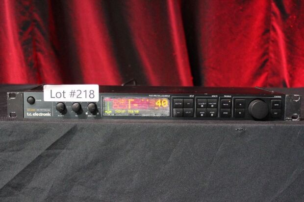 T.C. ELECTRONICS M-ONE XL DUAL EFFECTS PROCESSOR