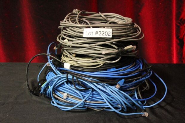 SMALL LOT OF CAT5 CABLES