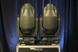 2 - MAC III PROFILE LIGHT FIXTURES WTH CASES AND MOUNTING HARDWARE (TESTED)