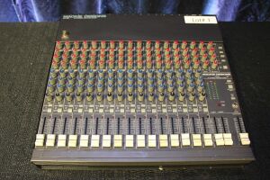 MACKIE CR-1604 16 CHANNEL ANALOG MIXING CONSOLE