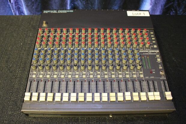 MACKIE CR-1604 16 CHANNEL ANALOG MIXING CONSOLE