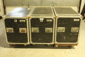 3 MAC 2000 ROAD CASES