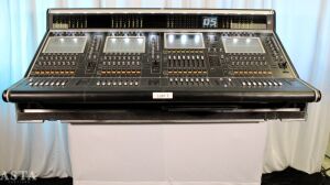 DiGiCo D5 DIGITAL CONSOLE WITH ROADCASE