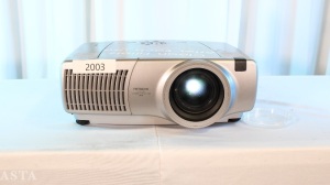 HITACHI CPX 1250 MULTIMEDIA PROJECTOR XGA w/ ROADCASE