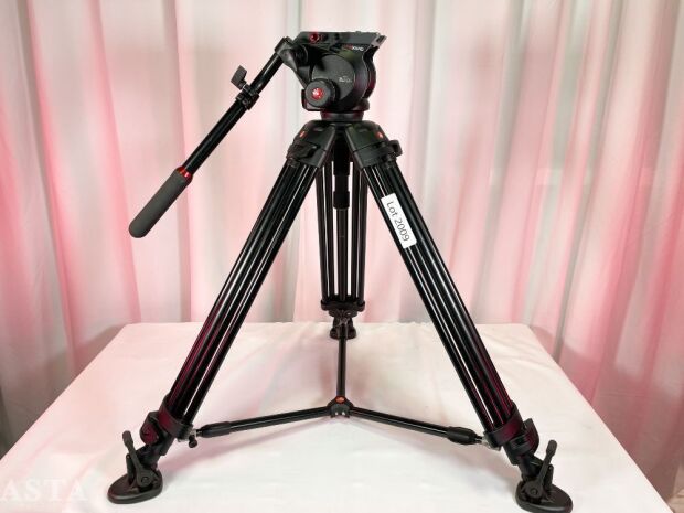 MANFROTTO 546B TRIPOD WITH 504HD VIDEO HEAD