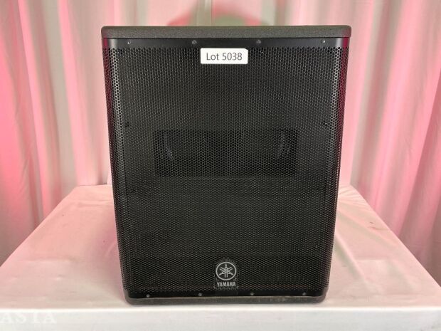 YAMAHA DXS15 POWERED SUBWOOFER